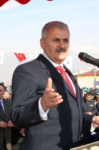 Bakan Yıldırım, Muhalefete Su Böreği İle Bölünmüş Yol Tarifi Yaptı