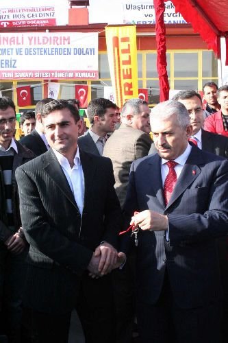 Bakan Yıldırım, Muhalefete Su Böreği İle Bölünmüş Yol Tarifi Yaptı
