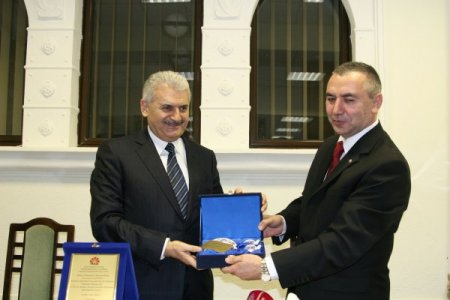 Bakan Yıldırım, Romanya'daki Türk İşadamlarına Hitap Etti