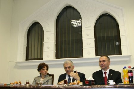 Bakan Yıldırım, Romanya'daki Türk İşadamlarına Hitap Etti