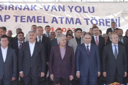 Bakan Yıldırım, Şırnak-Van yolunun temel atma törenine katıldı
