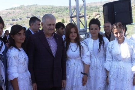 Bakan Yıldırım, Şırnak-Van yolunun temel atma törenine katıldı