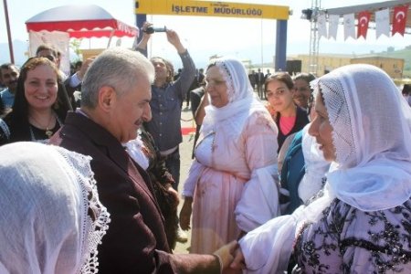 Bakan Yıldırım, Şırnak-Van yolunun temel atma törenine katıldı