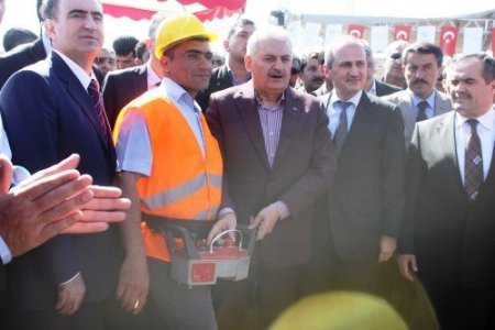Bakan Yıldırım, Şırnak-Van yolunun temel atma törenine katıldı