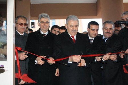 Bakan Yıldırım: Bağımsızlığımızın teminatı şehitlerimize vefa borcumuz var