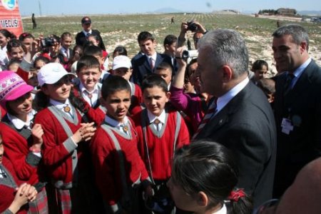 Bakan Yıldırım: Biz Yolunuzu Açıyoruz, Siz De Adaletin Yolunu Açın