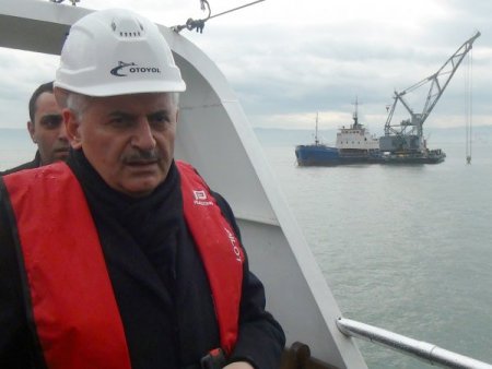 Bakan Yıldırım: Bizi yol yapmak değil gönül yapmak yoruyor