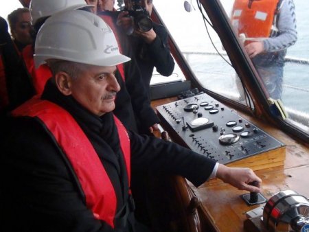 Bakan Yıldırım: Bizi yol yapmak değil gönül yapmak yoruyor