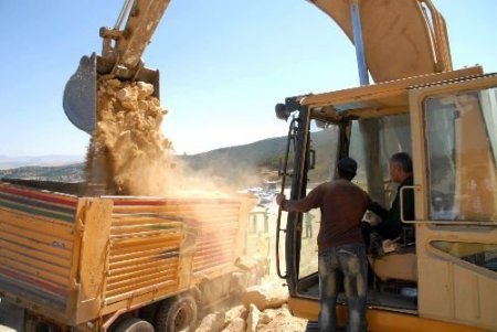 Bakan Yıldırım Bölünmüş Yol Çalışmalarına Katıldı, Asfaltlama Yaptı