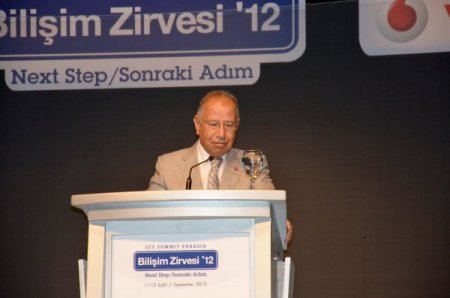 Bakan Yıldırım: İnterneti yasaklarla terbiye etmek mümkün değil