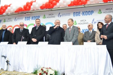 Bakan Yıldırım: Kıyamet furyası geldi geçti, Şirince ve İzmir'i dünya tanıdı