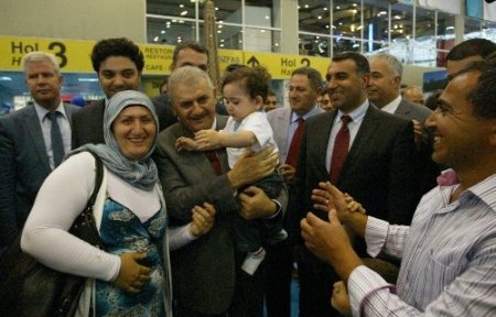 Bakan Yıldırım Kültür Şöleni’ninde Türkmen kalpağı giydi