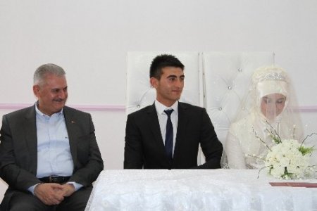 Bakan Yıldırım nikah şahidi oldu, evli çiftlere nasihatlerde bulundu