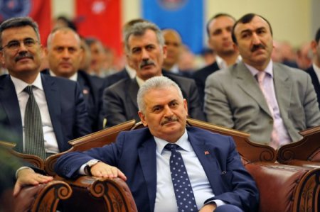 Bakan Yıldırım: Şantiyeler basılsa da, havalimanı yapımları devam edecek