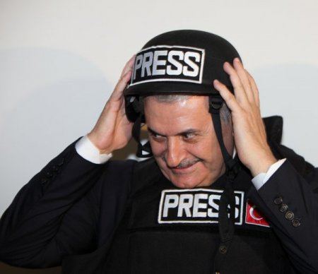 Bakan Yıldırım savaş muhabiri oldu