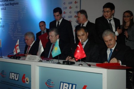 Bakan Yıldırım’dan Karadeniz ülkelerine otoyol çağrısı