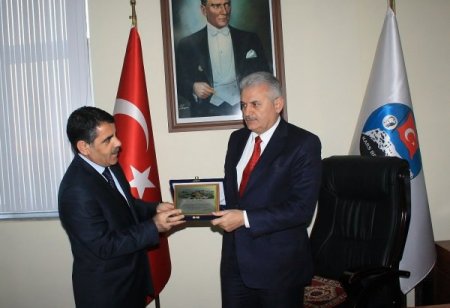 Bakan Yıldırım’dan Kars Belediye Başkanı'na tebrik