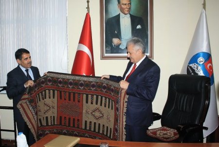 Bakan Yıldırım’dan Kars Belediye Başkanı'na tebrik