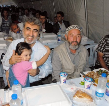 Bakan Yıldız, İftar Çorbasını Kendi Elleriyle Dağıttı