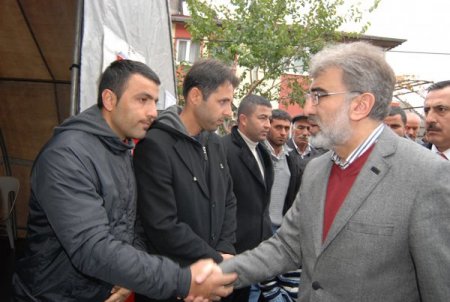 Bakan Yıldız, şehit İbrahim Çelik’in ailesini ziyaret etti