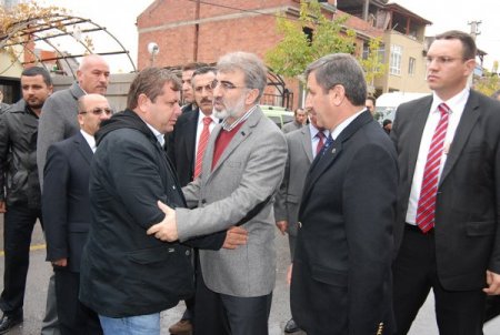 Bakan Yıldız, şehit İbrahim Çelik’in ailesini ziyaret etti