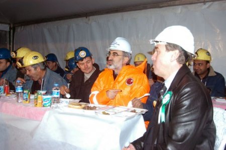 Bakan Yıldız, yılın son günü maden işçilerini ziyaret etti