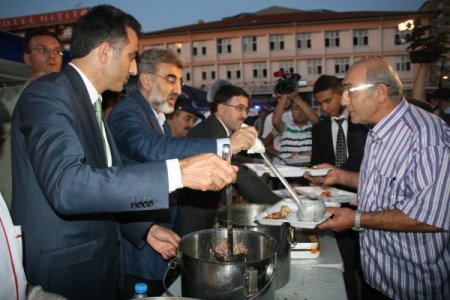 Bakan Yıldız, Yozgatlılarla İftar Çadırında Orucunu Açtı