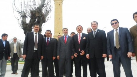 Bakan Yıldız: Türkiye'de Her 2 Kişiden Biri 'Ak Parti' Diyor