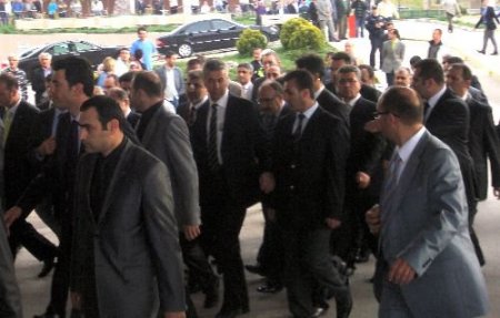 Bakan Yıldız'ın Burnu Sargıya Alındı (2)