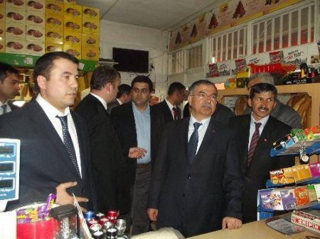 Bakan Yılmaz, Gemerek'te incelemelerde bulundu