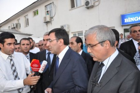 Bakan Yılmaz: 10 şehit, 70 yaralı var