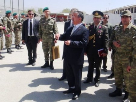 Bakan Yılmaz Afganistan'daki Türk askerleriyle yemek yedi