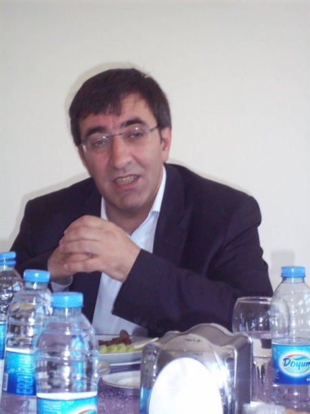 Bakan Yılmaz: Ak Parti, Merkez Partidir