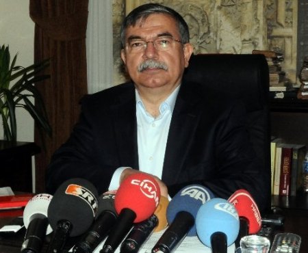 Bakan Yılmaz: Aykırı seslere itibar etmeyin, sorunu sabırla çözeceğiz