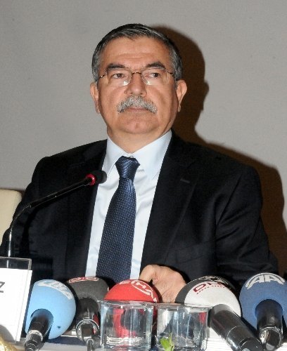 Bakan Yılmaz: Çözüm istemeyenler kaptana kızıp gemiyi batırmaya çalışıyor