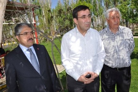 Bakan Yılmaz: 'Çözüm süreciyle Doğu ve Güneydoğu'da göç tersine dönecek'