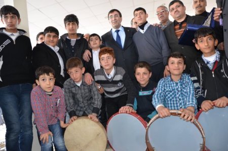 Bakan Yılmaz Şanlıurfa’da okuma salonlarını gezdi