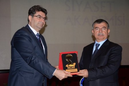 Bakan Yılmaz: Savaş uçağı dışında savunma sanayi için bütün ürünleri üretiyoruz