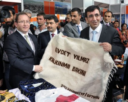 Bakan Yılmaz: Teröre karşı inadına kardeşlik diyeceğiz