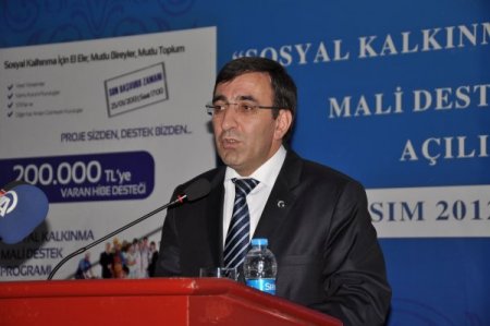 Bakan Yılmaz: Türkiye'de günlük geliri 1 doların altında fert kalmadı