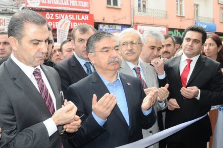 Bakan Yılmaz: Türkiye’de yaşayanların ayrısını gayrısını görmemiz lazım