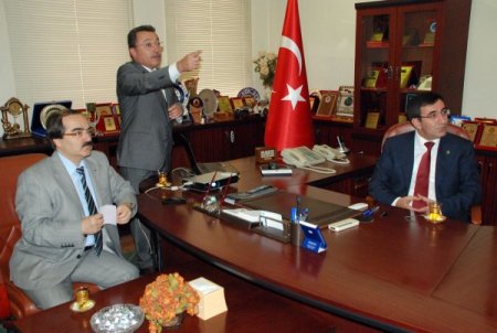 Bakan Yılmaz'dan Başkan Öztürk’e ‘kentsel dönüşüm’ övgüsü