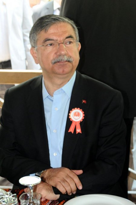 Bakan Yılmaz’dan Gazetecilere: Bu Tabloda Ne Yazıyor?