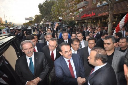 Bakanlar, Güllüoğlu’nu ziyaret etti