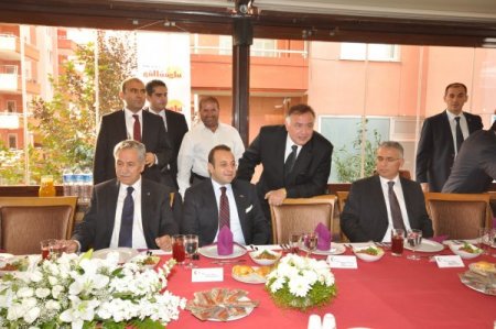 Bakanlar, Güllüoğlu’nu ziyaret etti