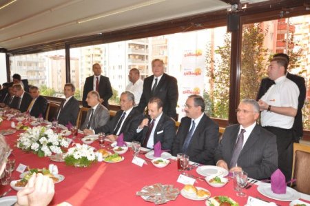 Bakanlar, Güllüoğlu’nu ziyaret etti