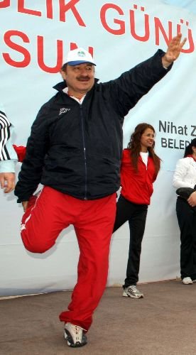 Bakanlar Özak Ve Kavaf, Sağlık İçin Yürüyüş Yaptı