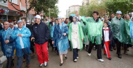 Bakanlar Özak Ve Kavaf, Sağlık İçin Yürüyüş Yaptı