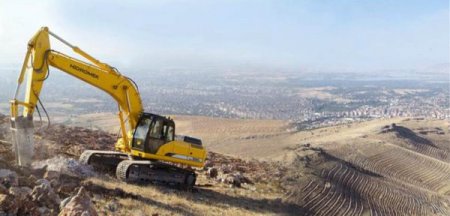 Bakanlık, kayalık zemini delerek 300 bin fidanlık orman kuruldu