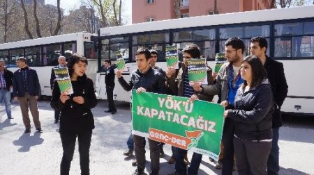 Bakanlık önünde YÖK protestosu
